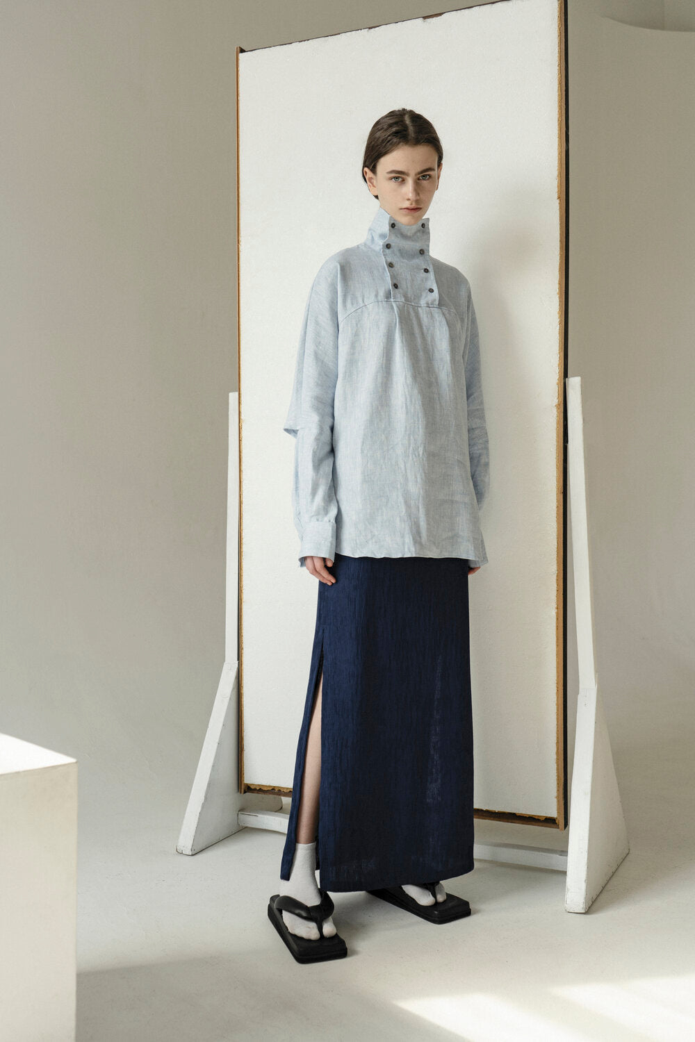 K M by L A N G E LINEN HIGH NECK SOROSCHKA SHIRT - BLUE