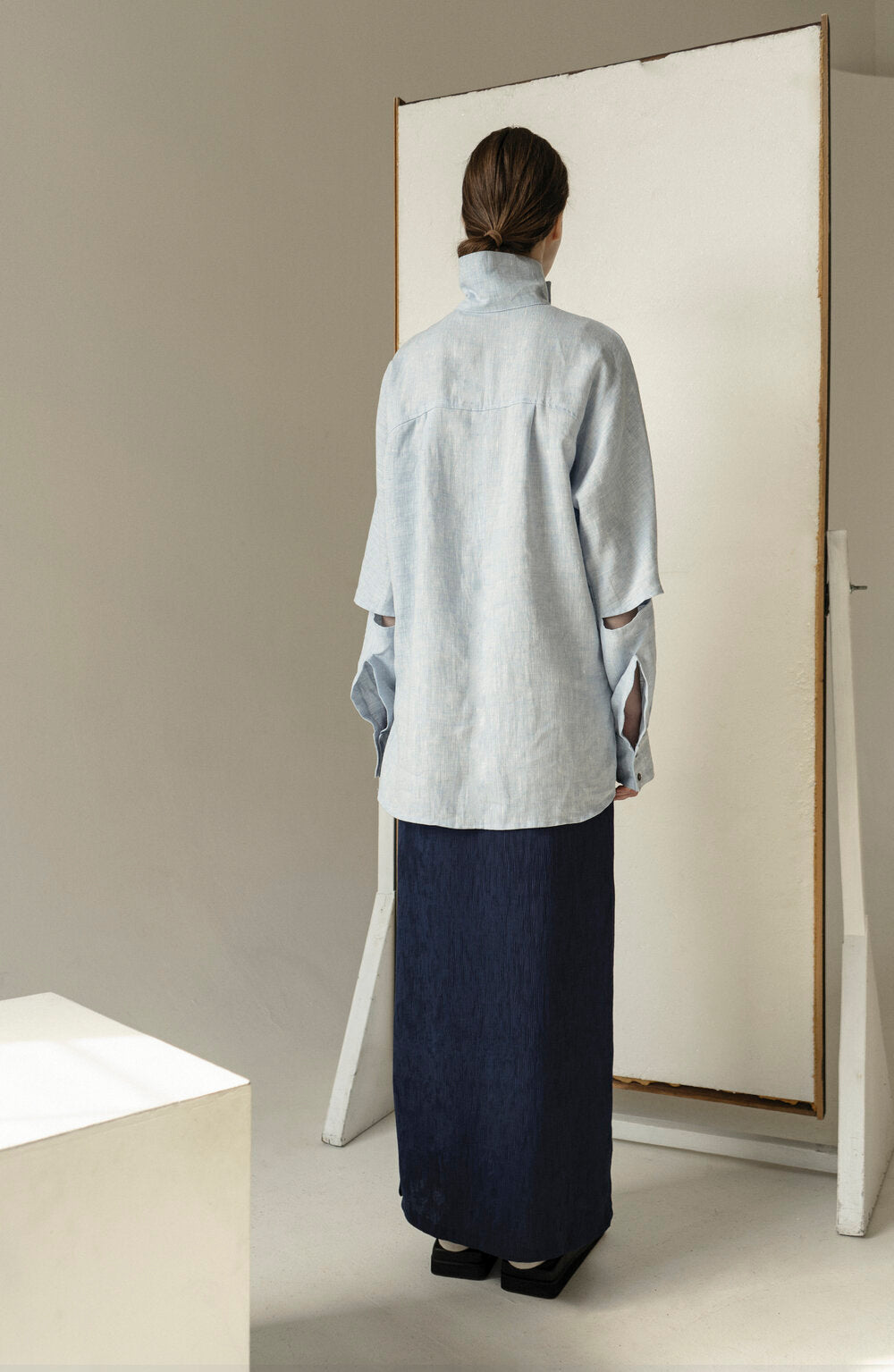 K M by L A N G E LINEN HIGH NECK SOROSCHKA SHIRT - BLUE