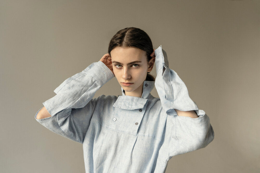 K M by L A N G E LINEN HIGH NECK SOROSCHKA SHIRT - BLUE