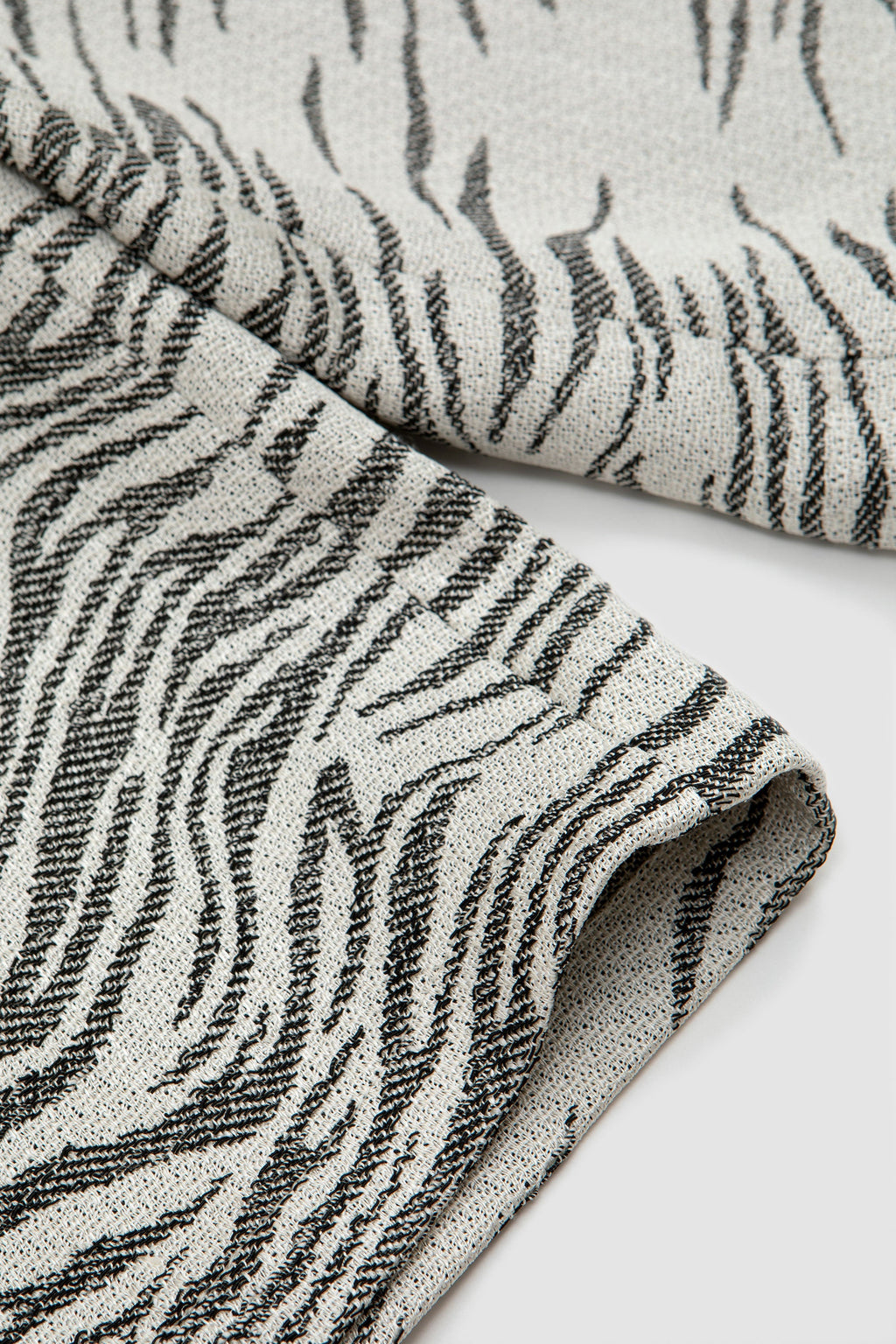 Jacquemus Le Short Navega - Jacquard Mottled Zebra Black