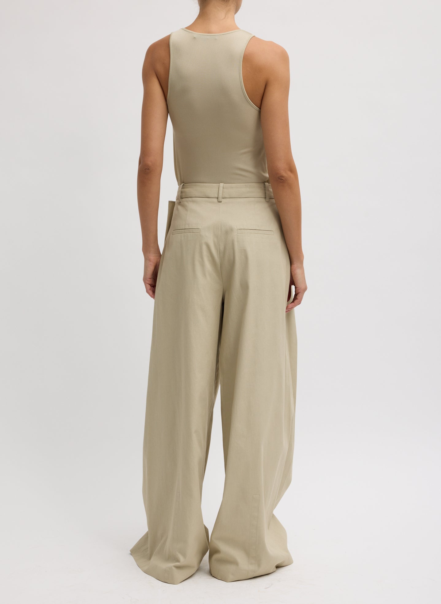 Tibi Luxe Spring Twill Pleated Trouser - Taupe