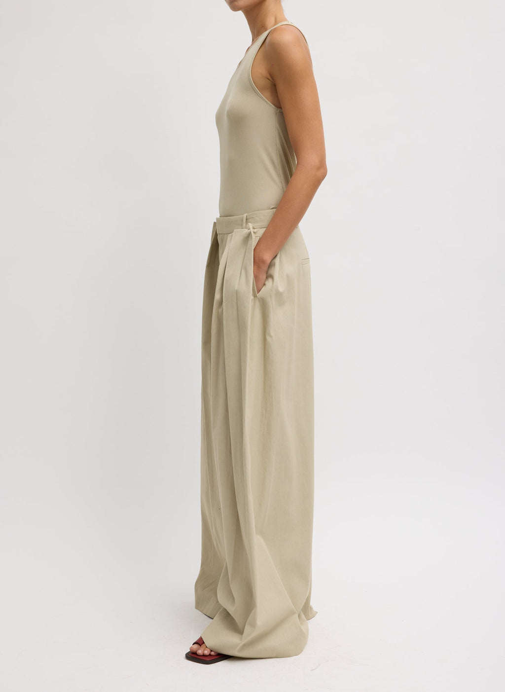 Tibi Luxe Spring Twill Pleated Trouser - Taupe