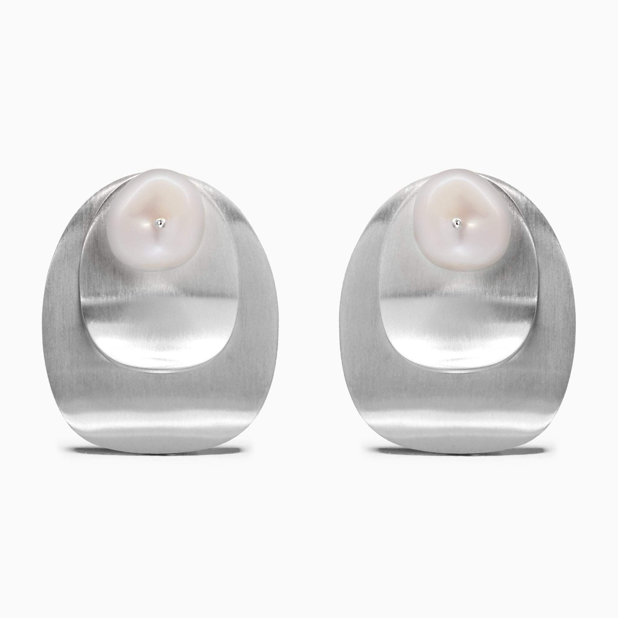MING YU WANG Yoko Earrings - Silver/Pearl