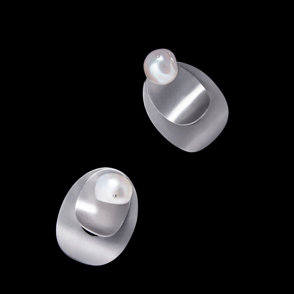 MING YU WANG Yoko Earrings - Silver/Pearl