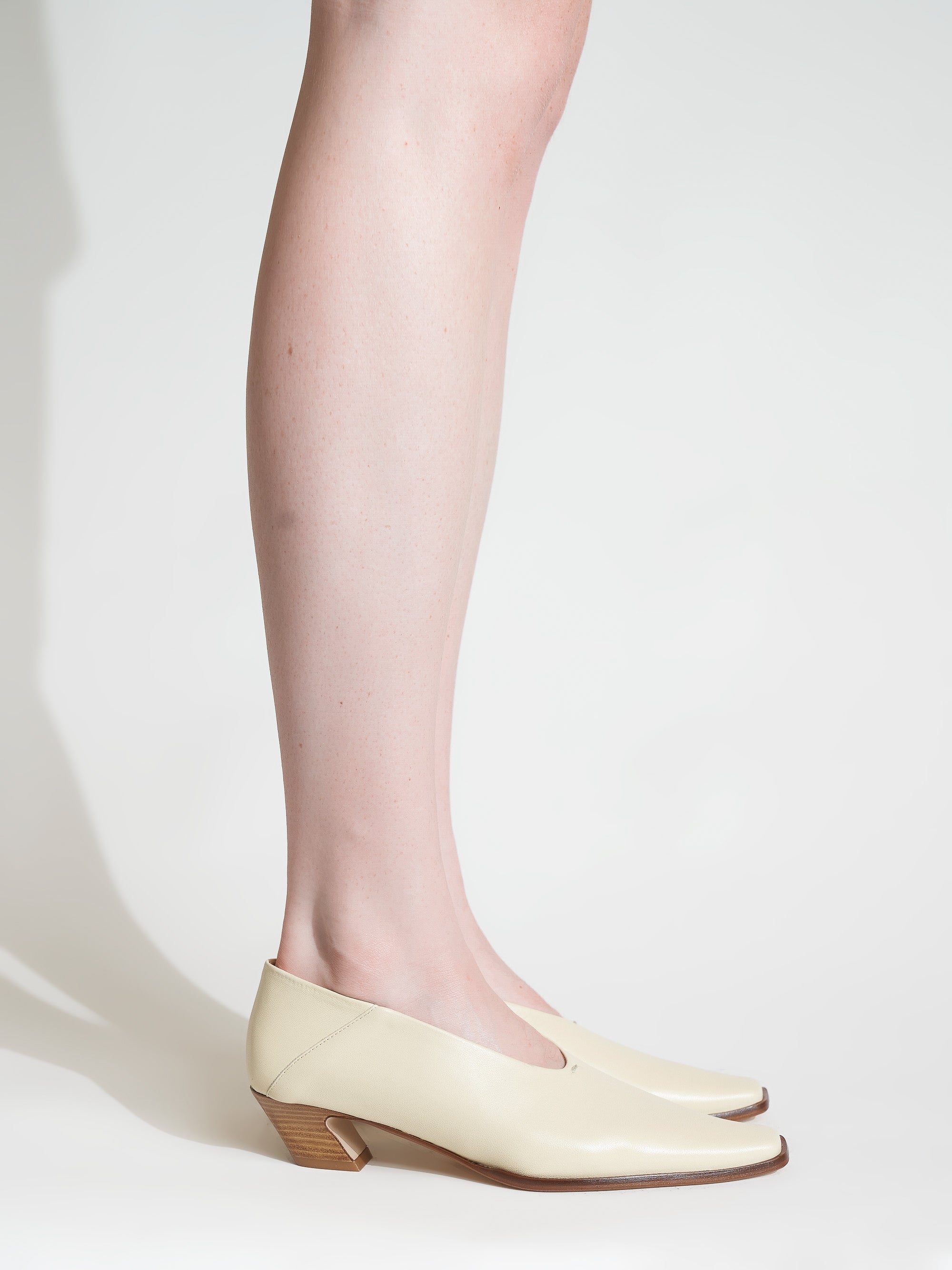 Maguire Soria Closed Toe Heel
