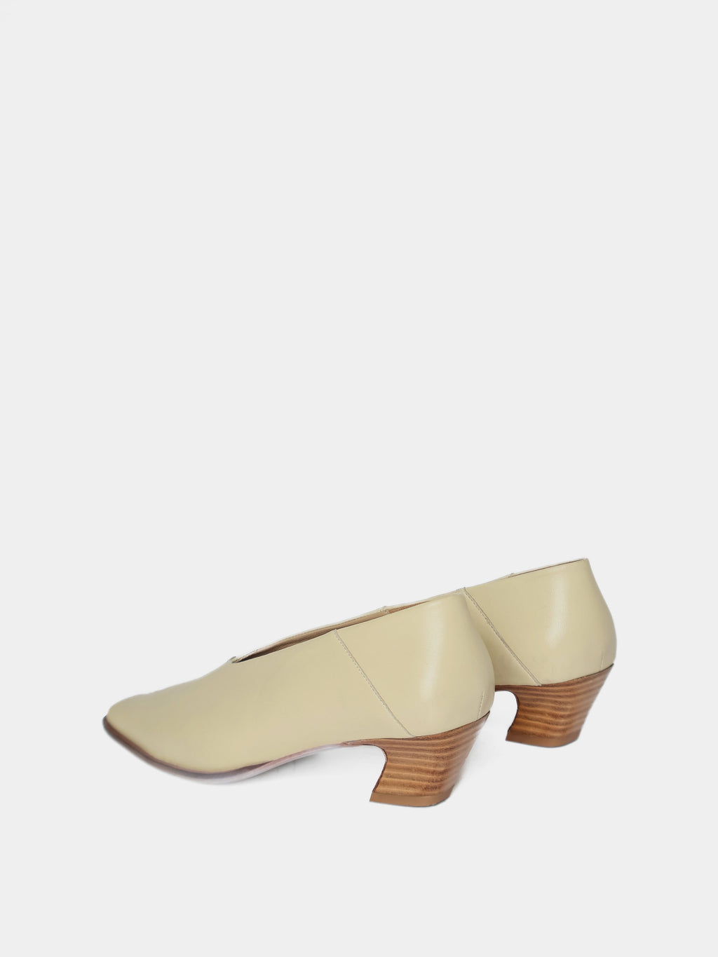 Maguire Soria Closed Toe Heel