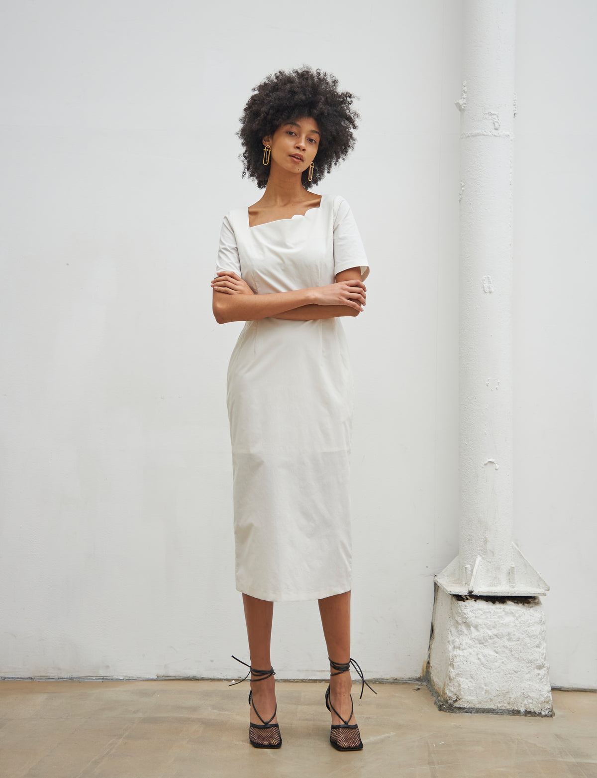 Maison De Ines SECOND HALF MOON NECK DRESS - white