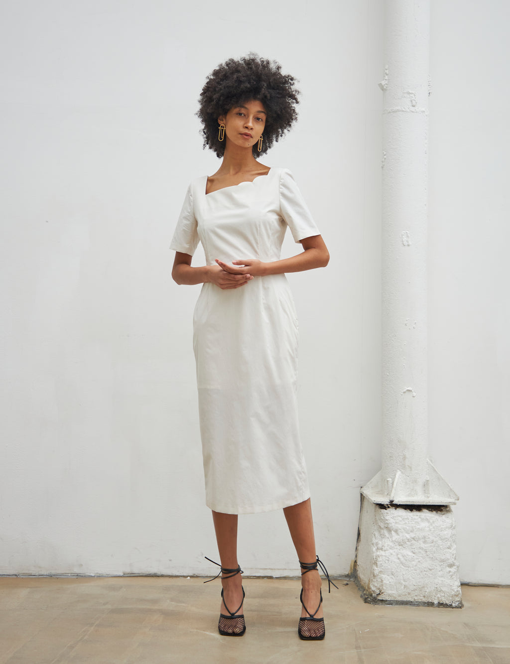 Maison De Ines SECOND HALF MOON NECK DRESS - white