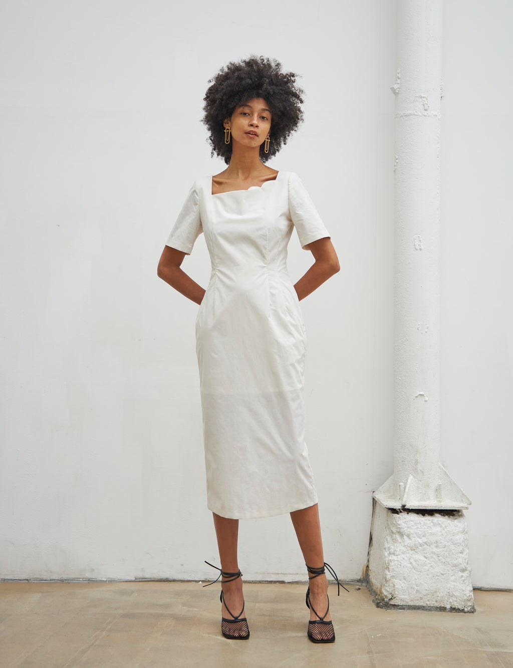 Maison De Ines SECOND HALF MOON NECK DRESS - white
