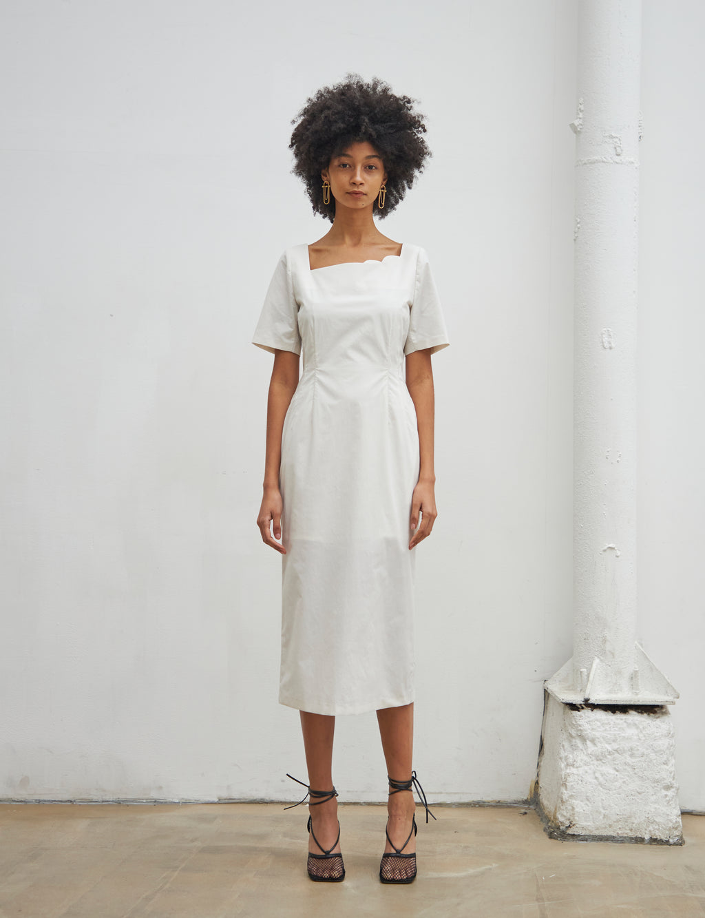 Maison De Ines SECOND HALF MOON NECK DRESS - white