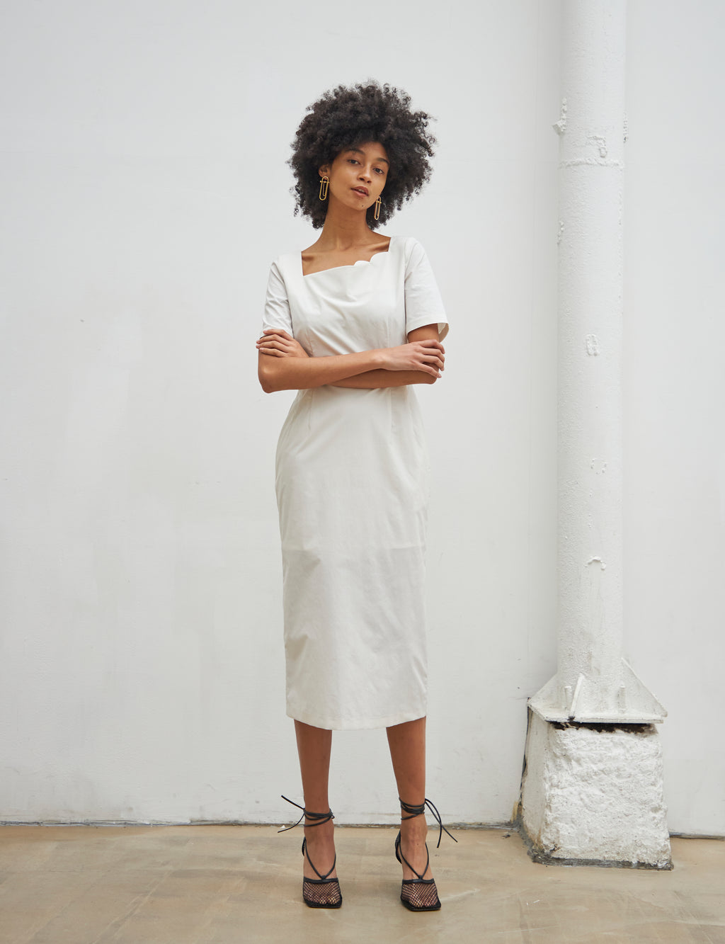 Maison De Ines SECOND HALF MOON NECK DRESS - white