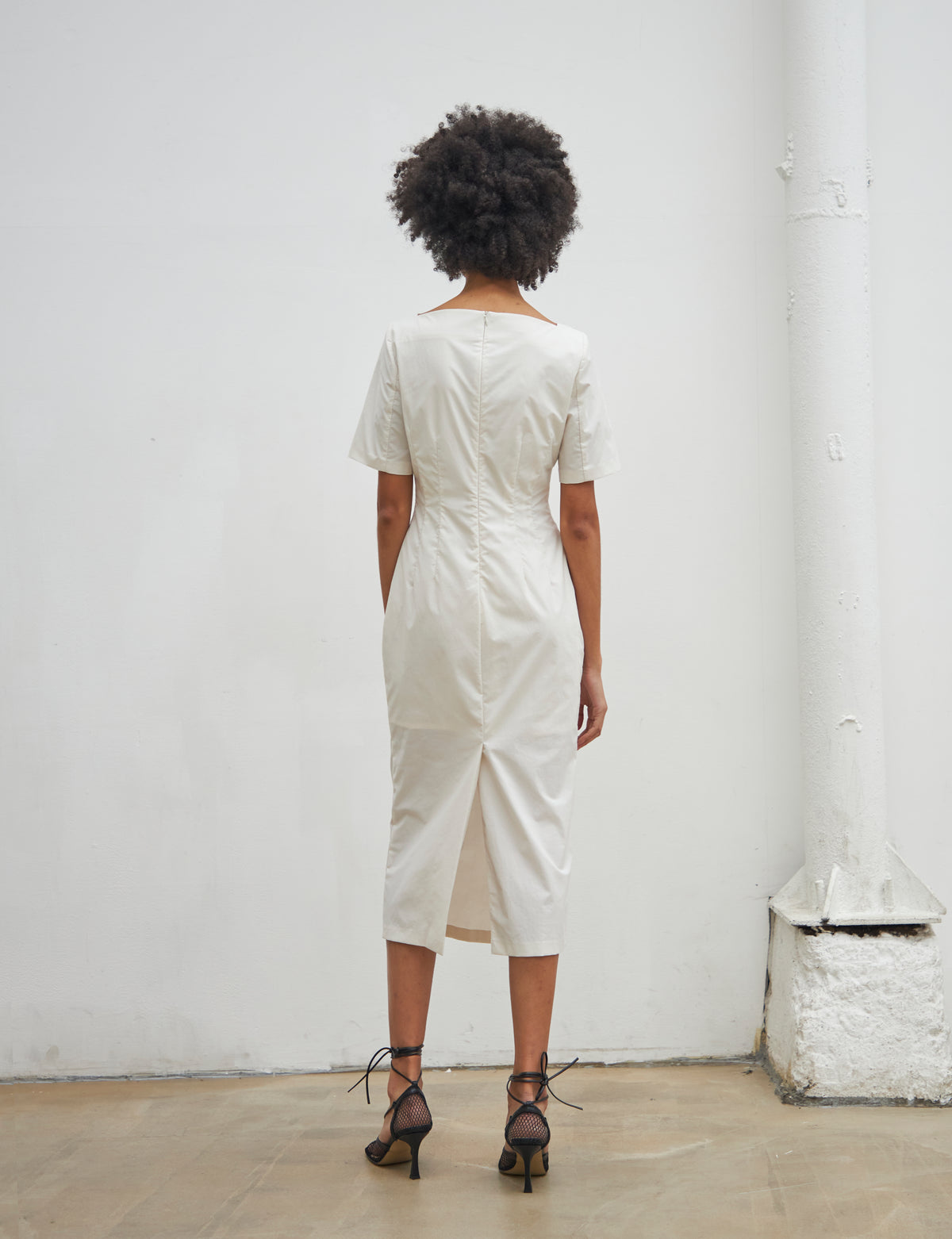 Maison De Ines SECOND HALF MOON NECK DRESS - white