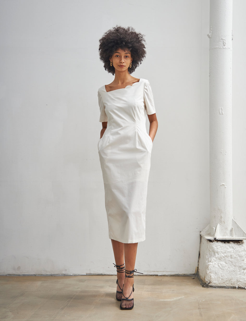 Maison De Ines SECOND HALF MOON NECK DRESS - white