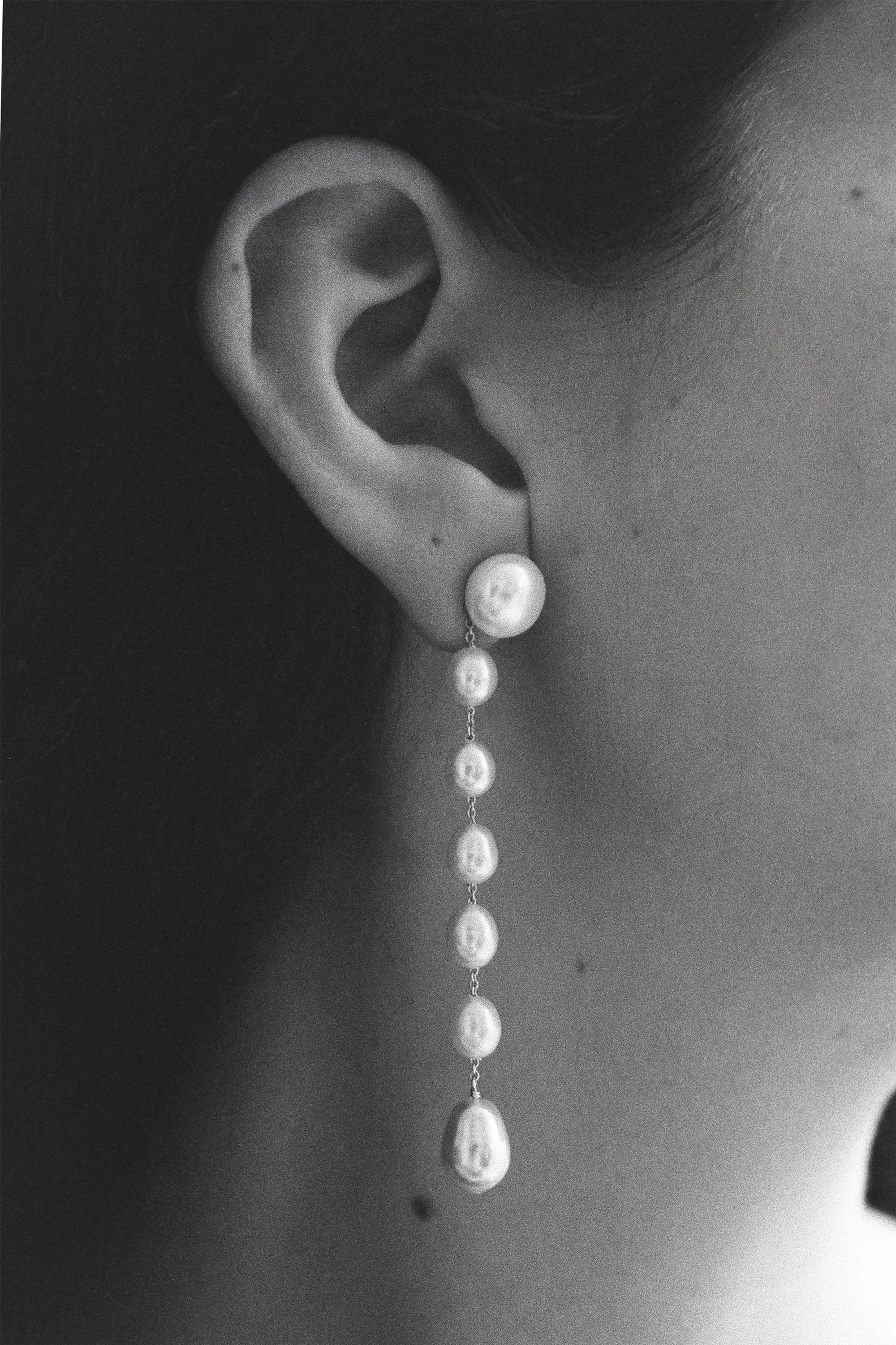 Sophie Buhai Medium Passante Earrings - White Pearl