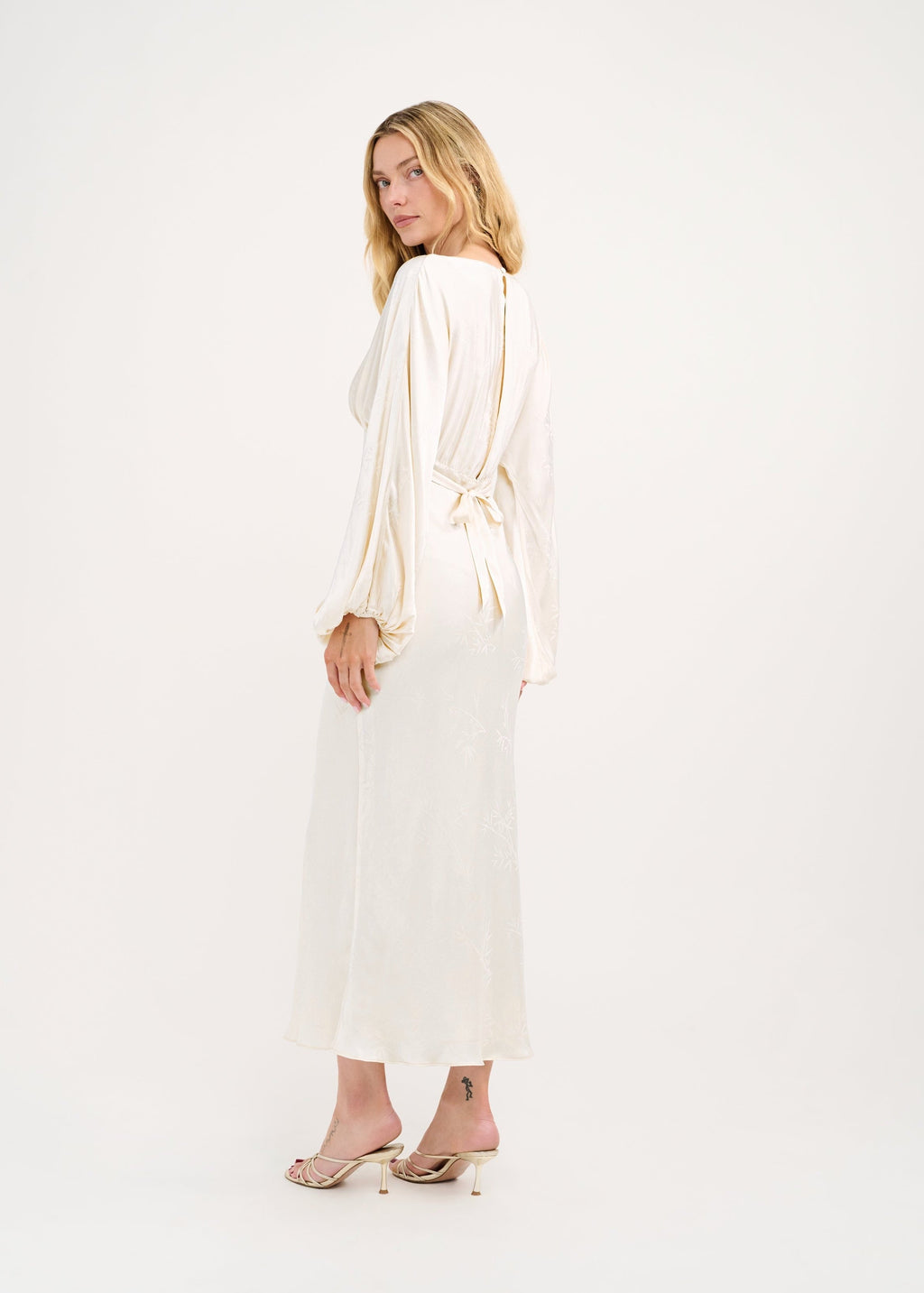 RUMORED Memoire Midi Dress