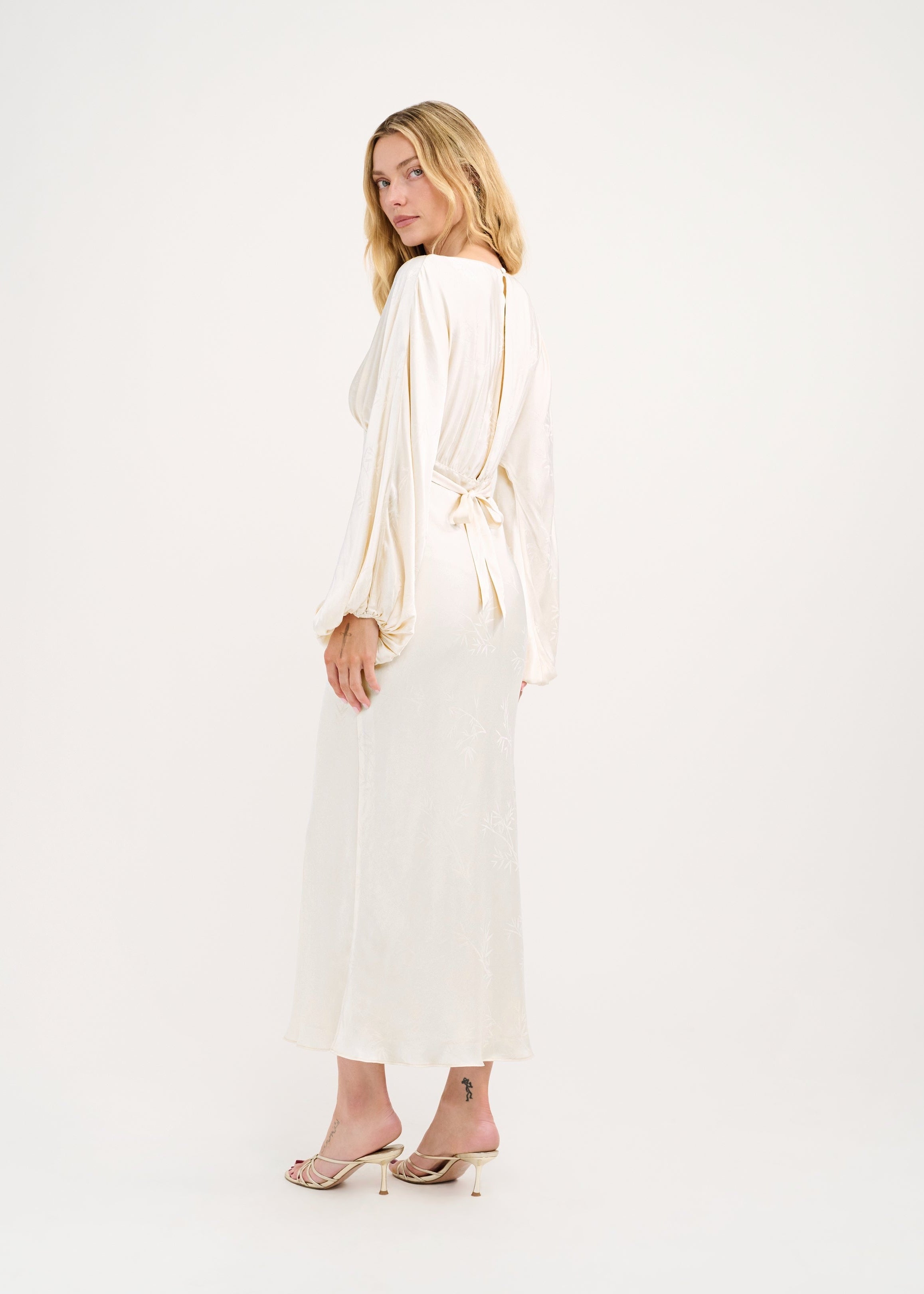 RUMORED Memoire Midi Dress