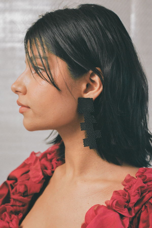Mozhdeh Matin Milka Short Earrings - Black