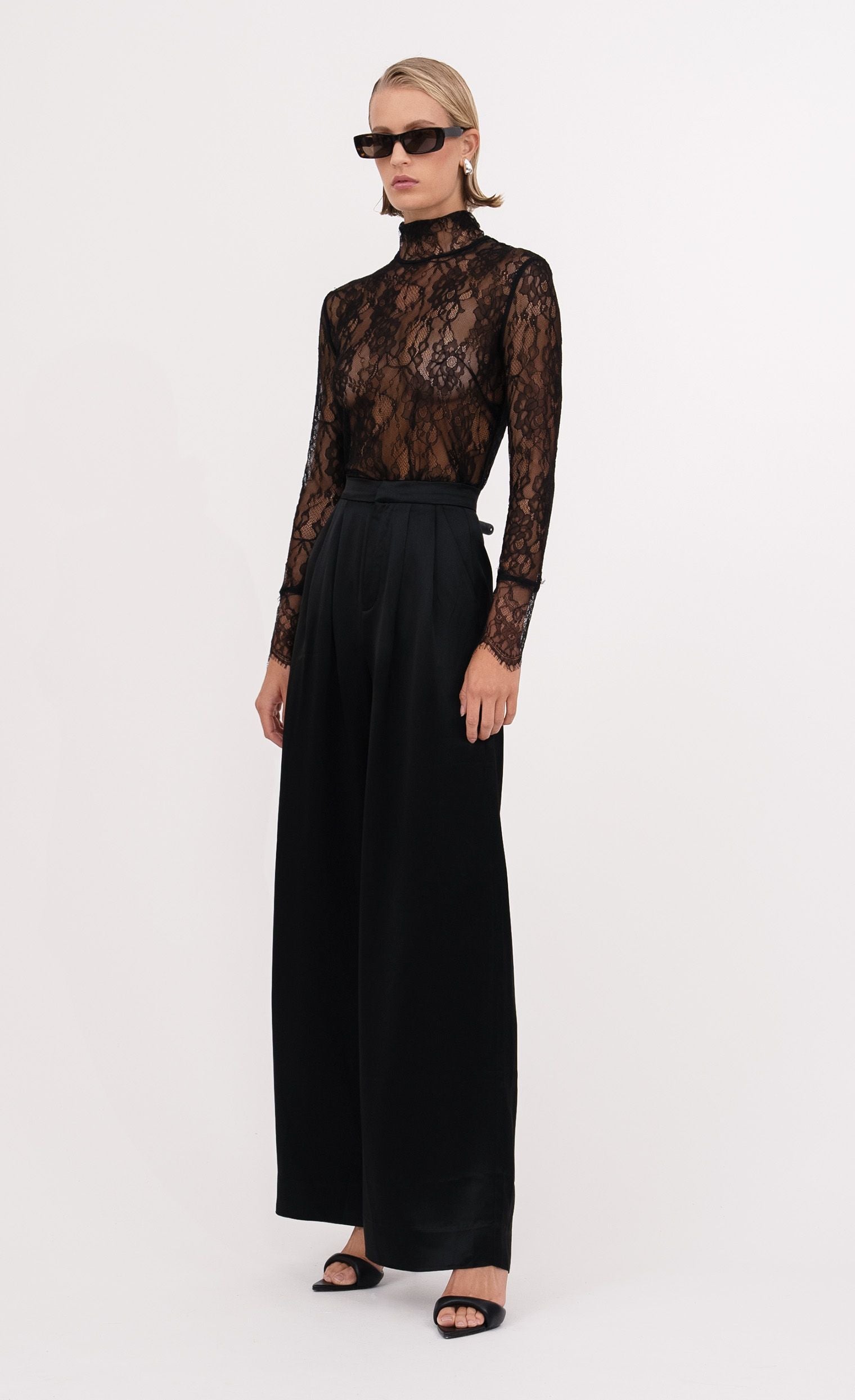 Nonchalant Label Mary Lace Top - black