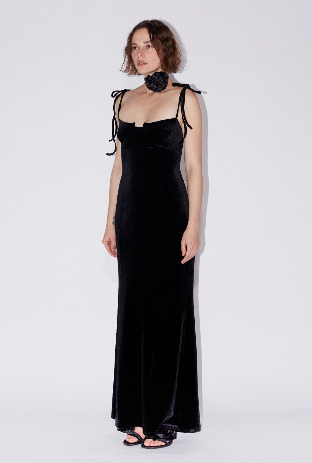 Saemdi Open Back Velvet Dress