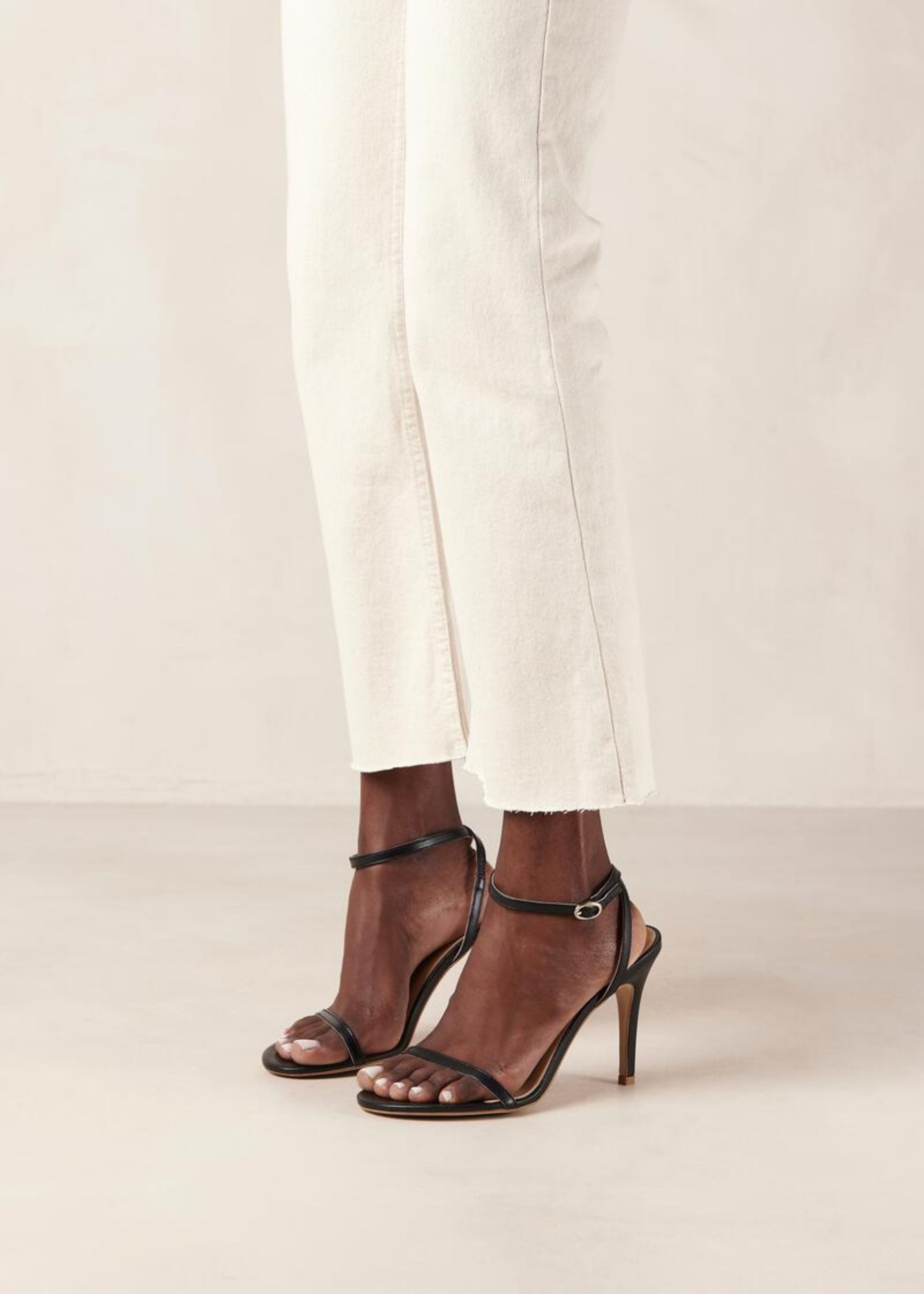 Alohas Otis Leather Sandals - Black