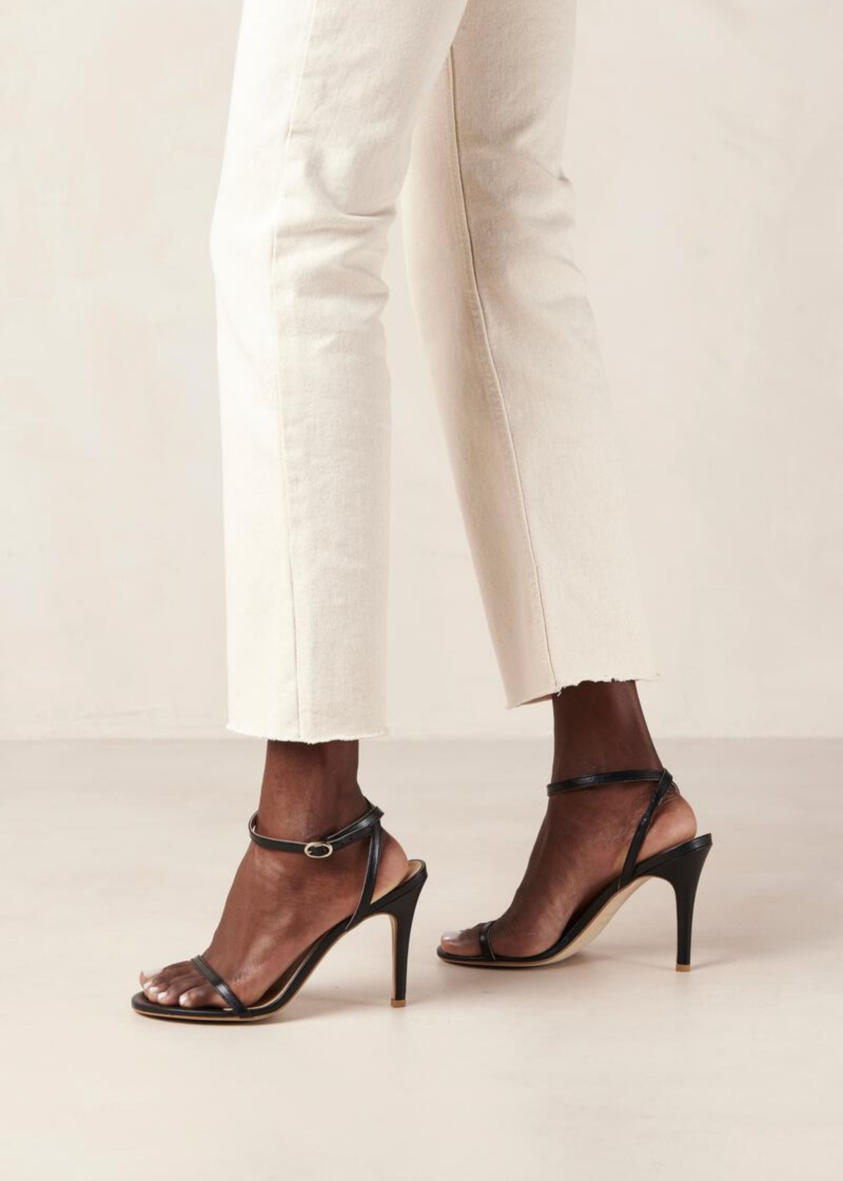 Alohas Otis Leather Sandals - Black