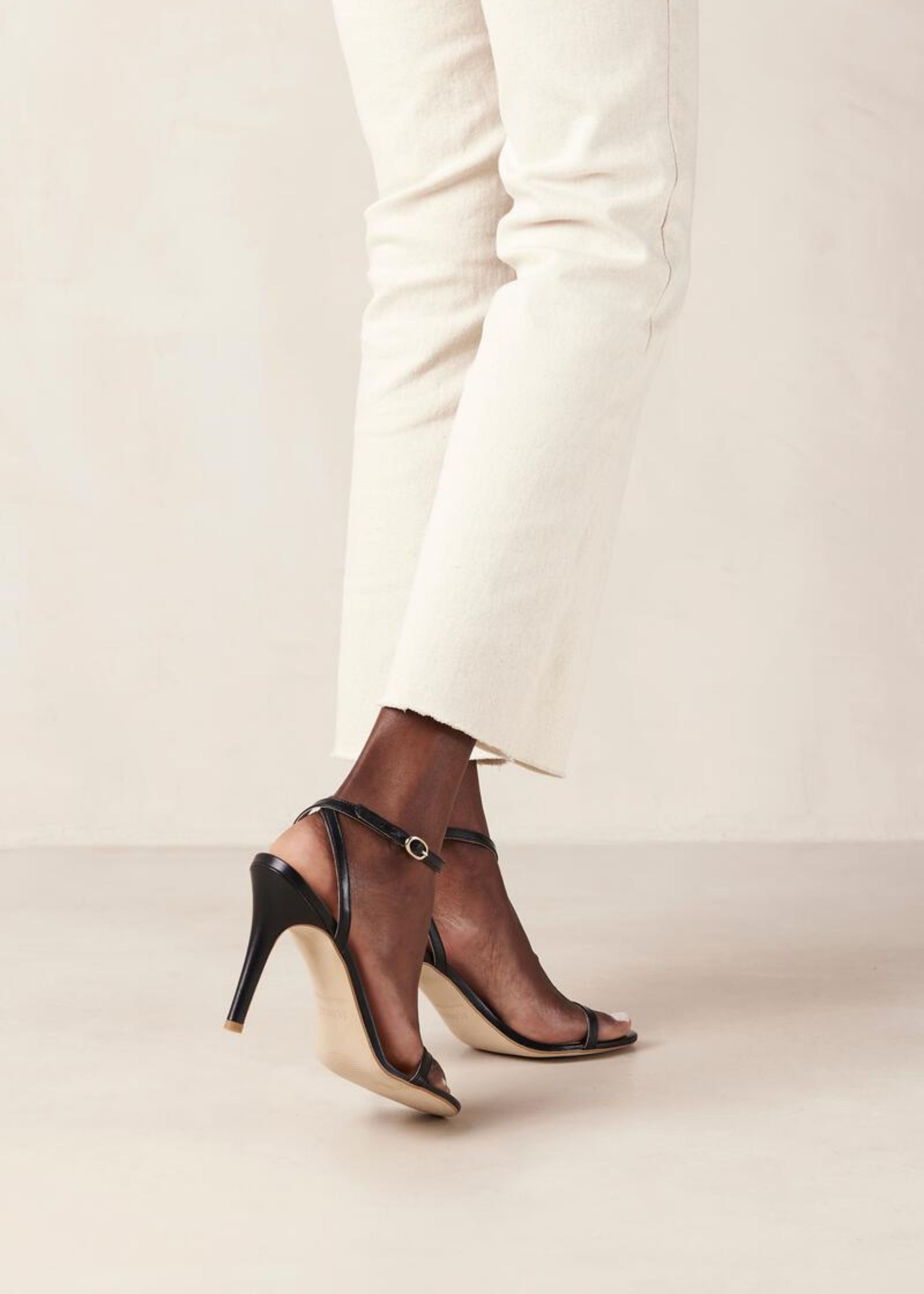 Alohas Otis Leather Sandals - Black