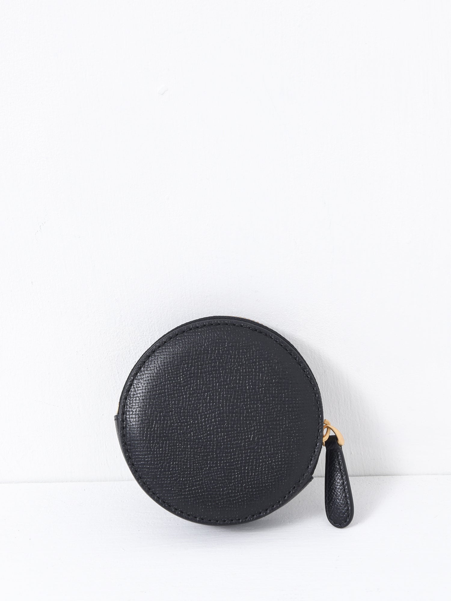 AMI PARIS PARIS ROUND PURSE - BLACK/VIBRATED BRASS