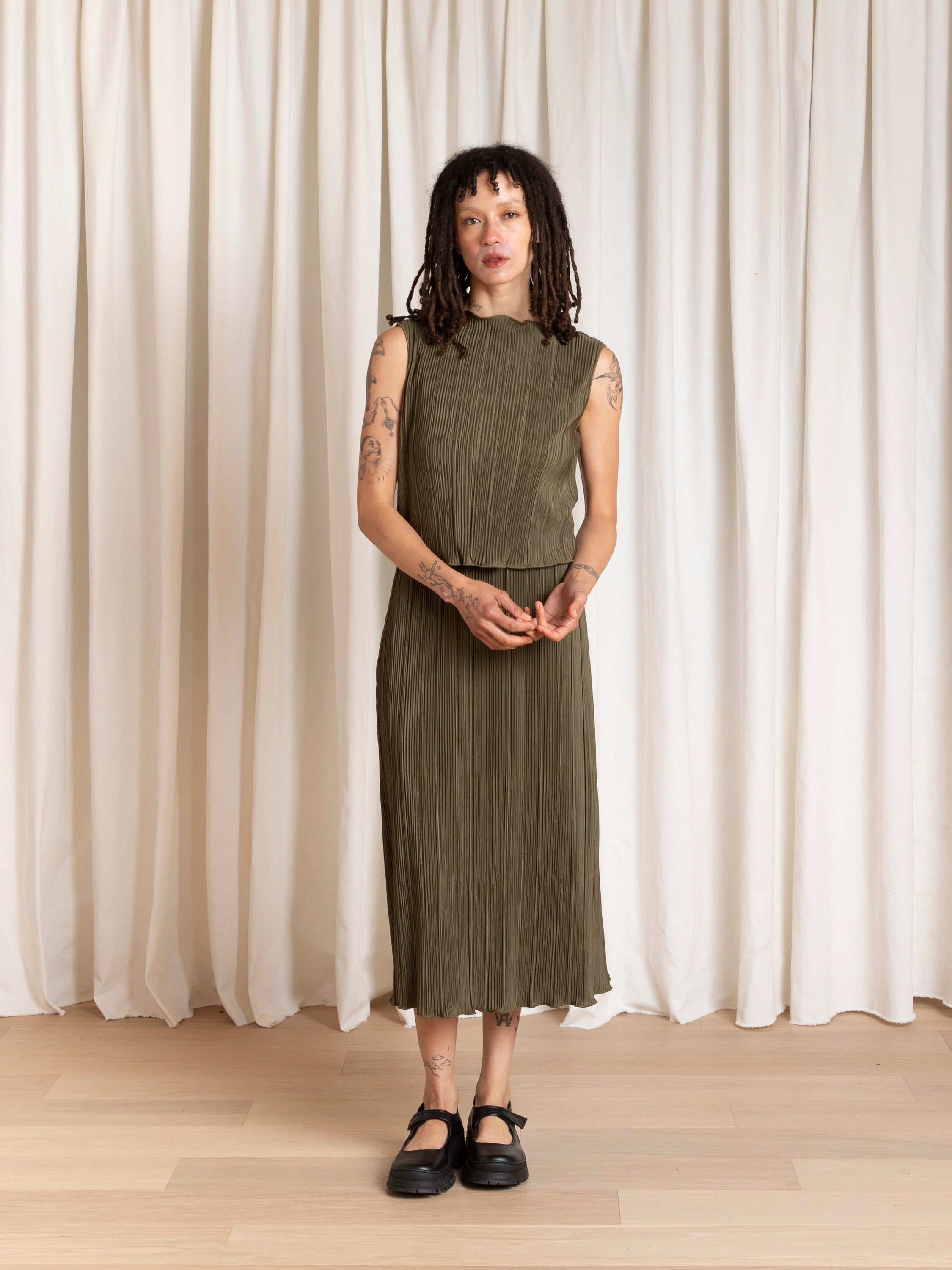 Ali Golden Pleated Slim Midi Skirt