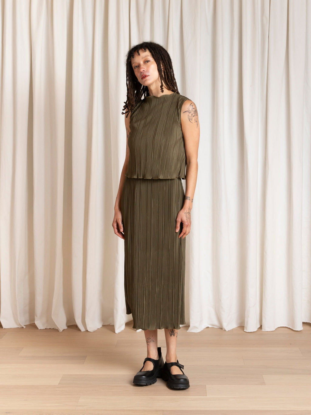 Ali Golden Pleated Slim Midi Skirt
