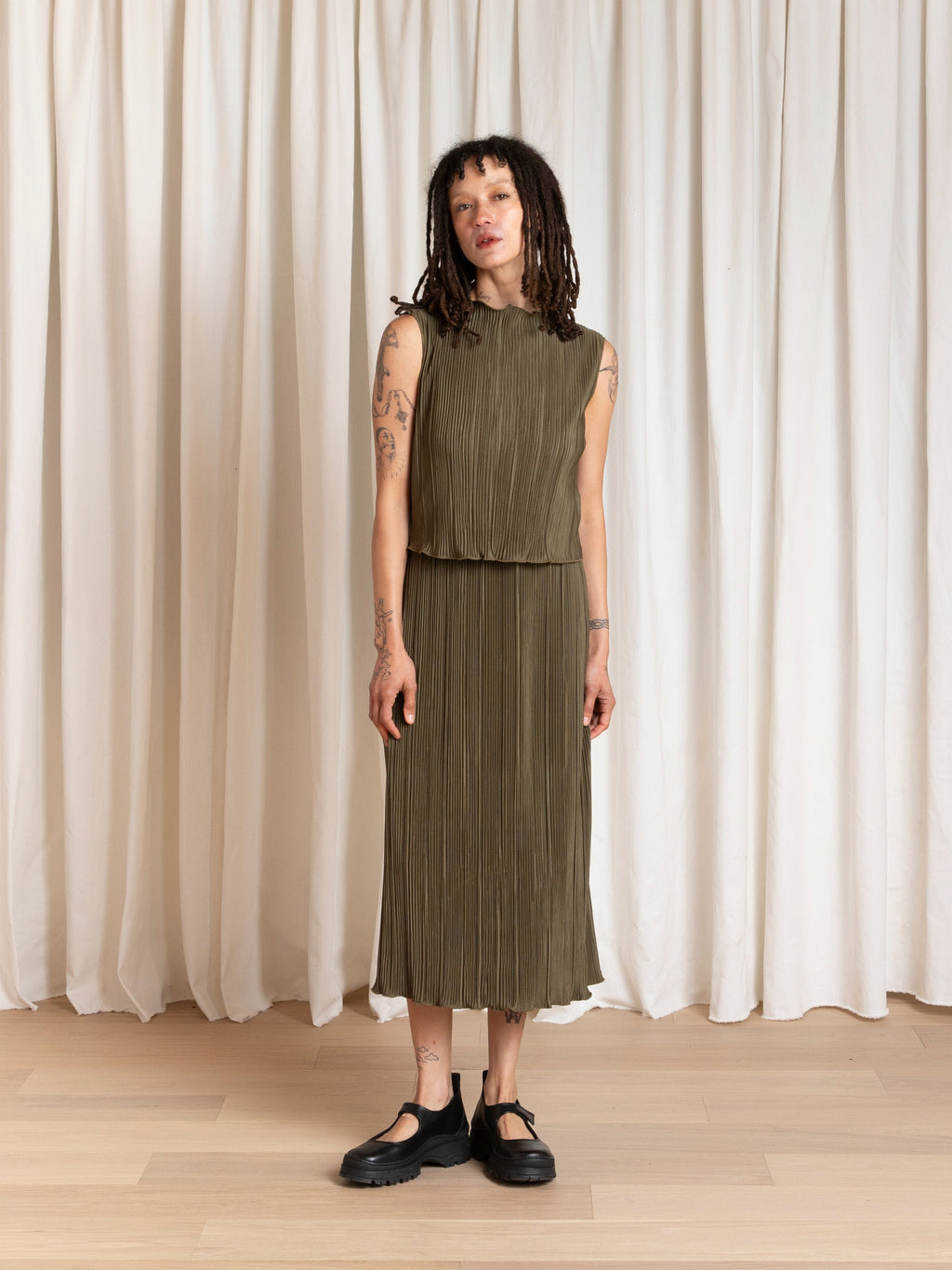 Ali Golden Pleated Slim Midi Skirt