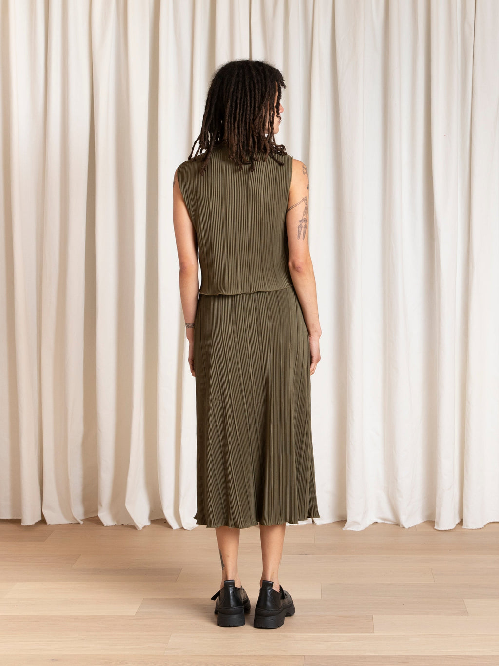 Ali Golden Pleated Slim Midi Skirt