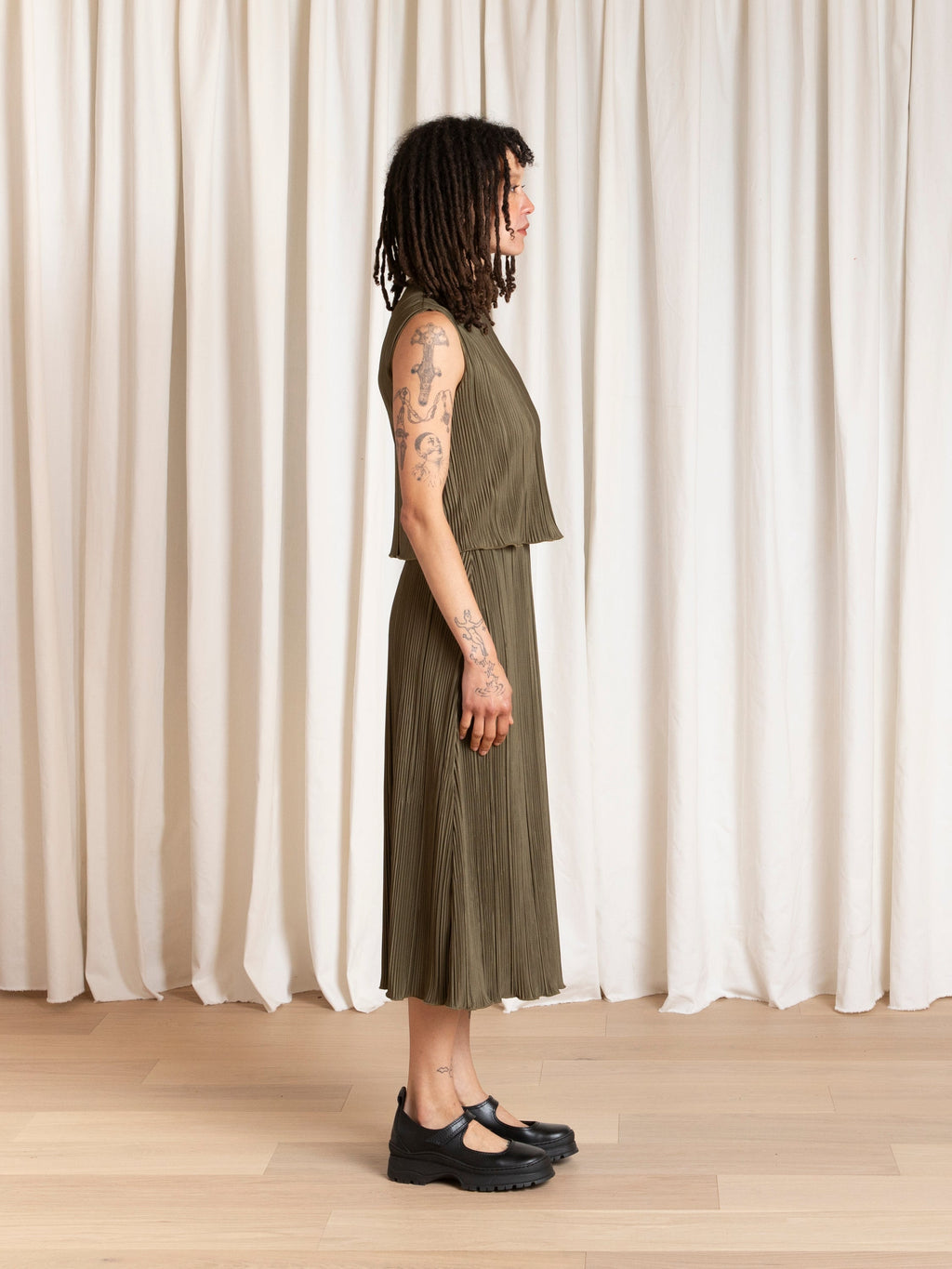 Ali Golden Pleated Slim Midi Skirt