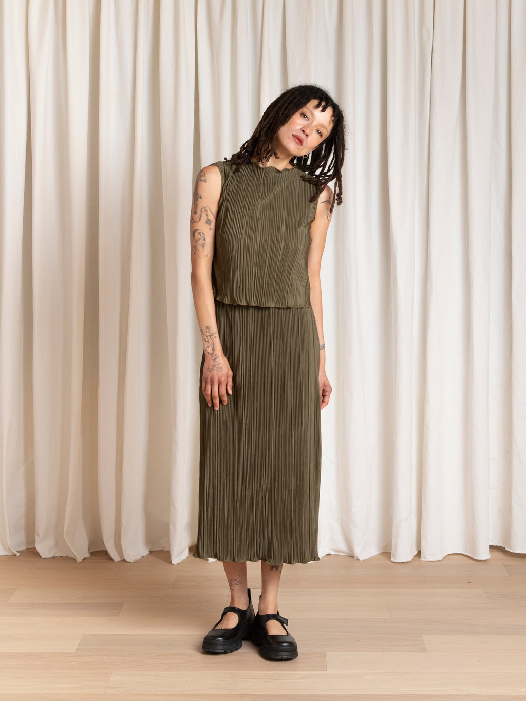 Ali Golden Pleated Slim Midi Skirt