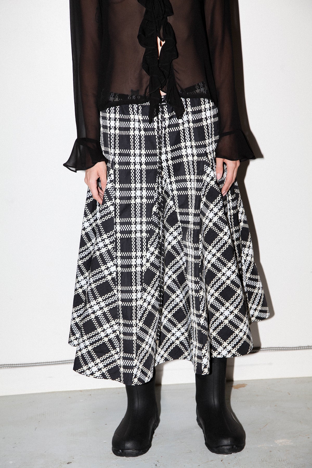 KkCo Plaid Peak Skirt - Black Plaid