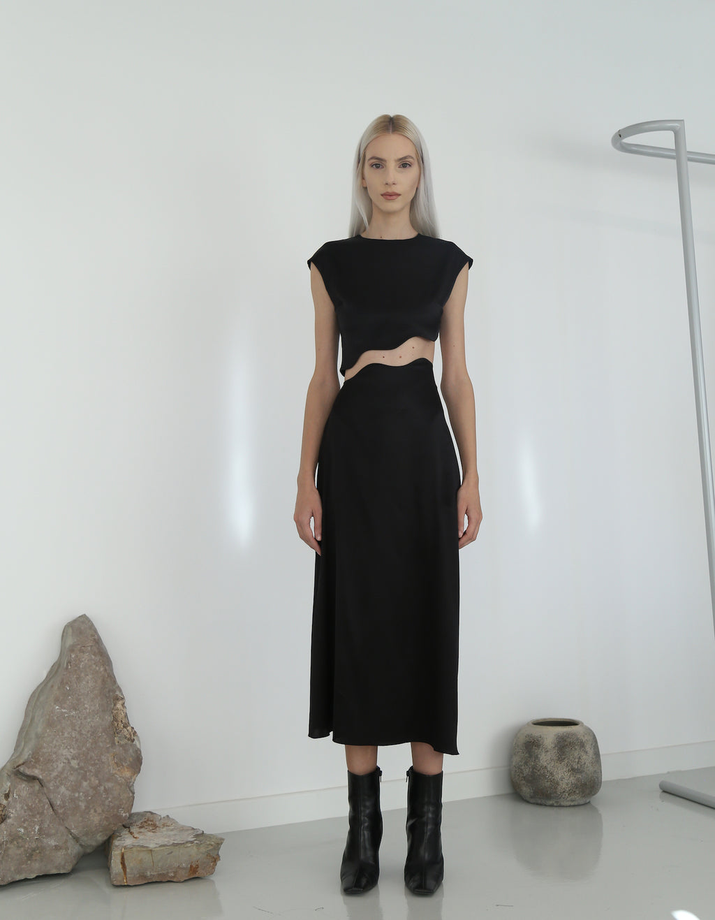 MAET  RHEA Silk Top - Black