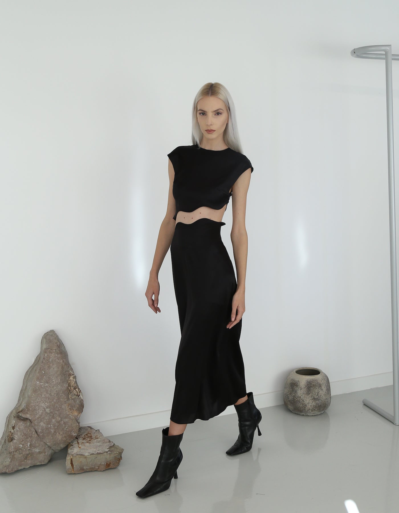 MAET  RHEA Silk Top - Black