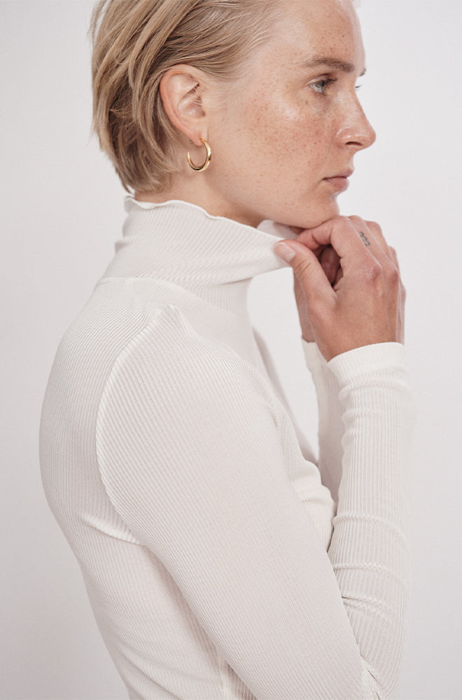 Silk Laundry Ribbed Turtleneck Top - White