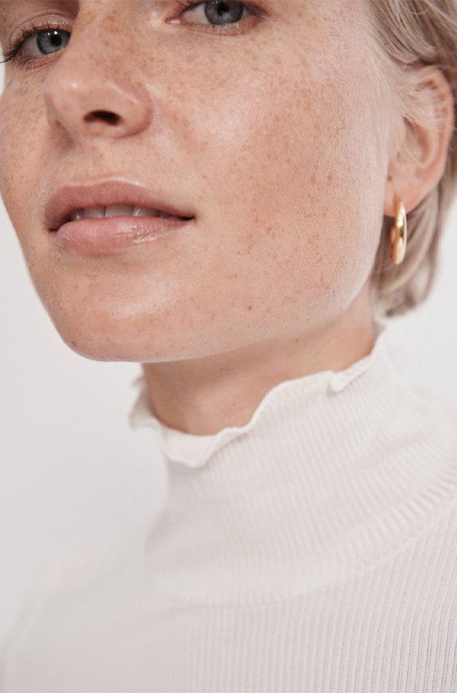 Silk Laundry Ribbed Turtleneck Top - White