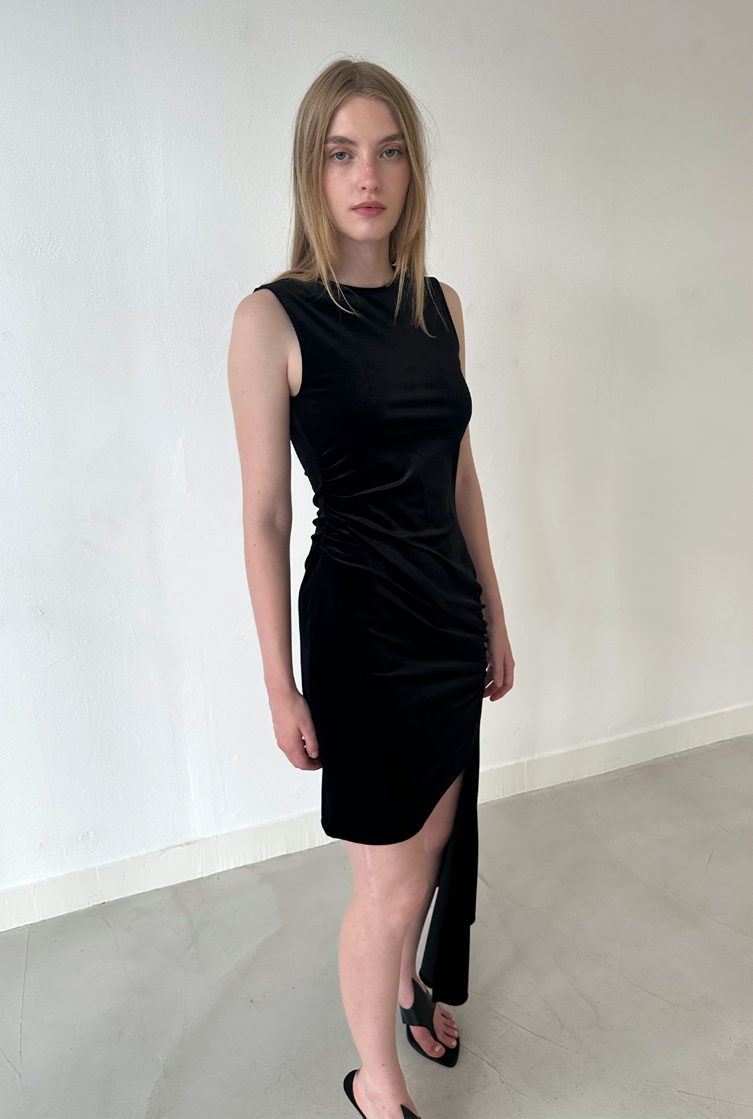 SAEMDI Velvet Side Tail Dress