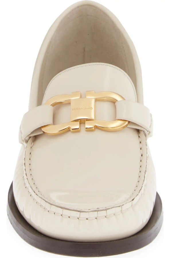 Salvatore Ferragamo Womens Maryan Bit Patent Leather Loafer - Mascarpone