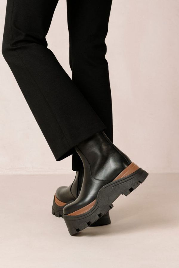 Alohas Sapphire Nutty Leather Ankle Boots - Black