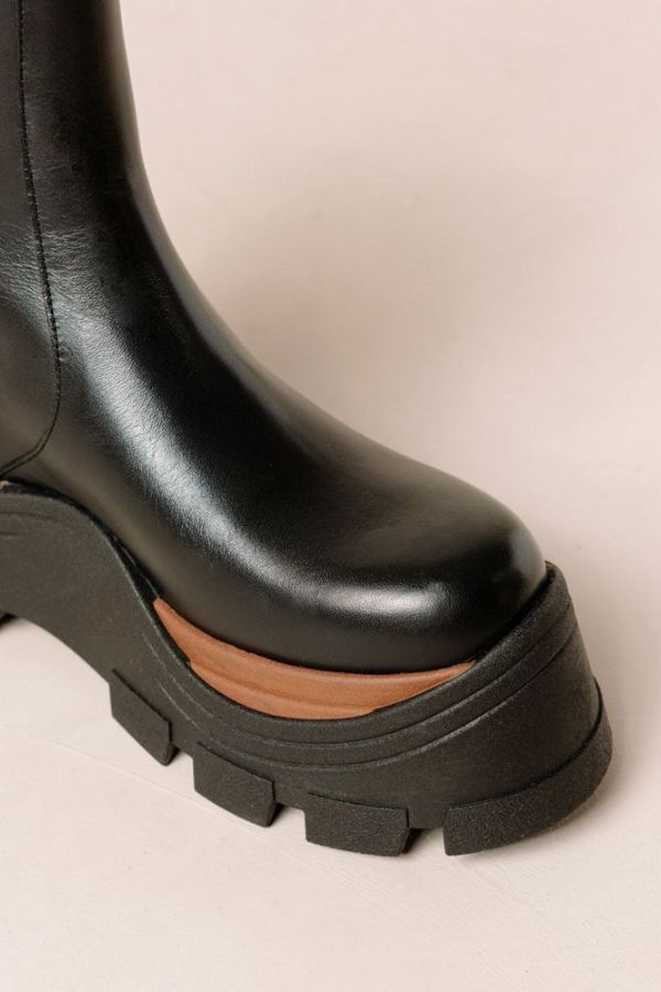 Alohas Sapphire Nutty Leather Ankle Boots - Black