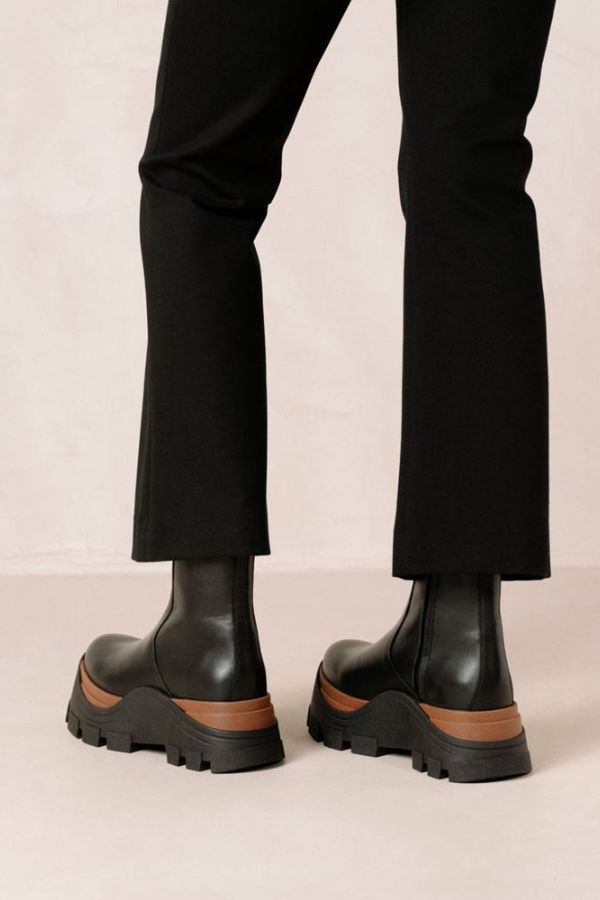 Alohas Sapphire Nutty Leather Ankle Boots - Black