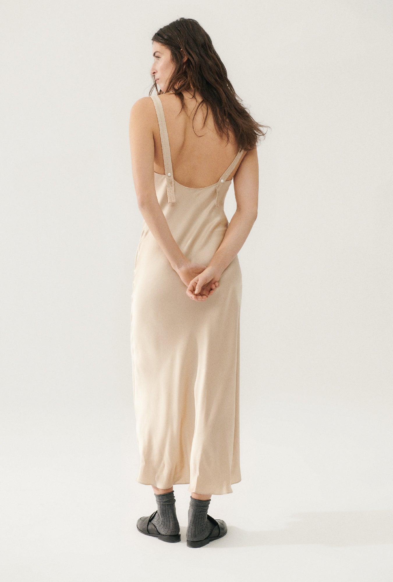 Silk Laundry DECO RUCHED DRESS - HAZELNUT