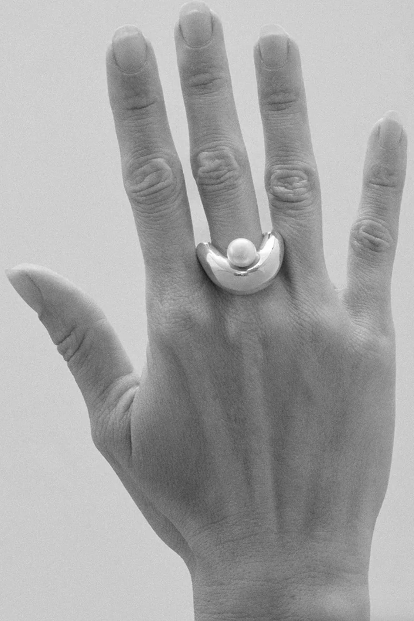 Hernán Herdez Sterling Silver Forma Pearl Ring