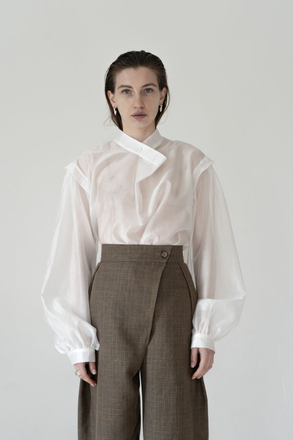 K M by L A N G E Tuman Cross Over Silky Blouse