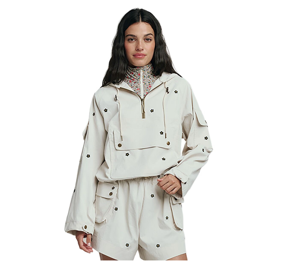 The Great. The Embroidered Trailhead Pullover Jacket - Cream/Black