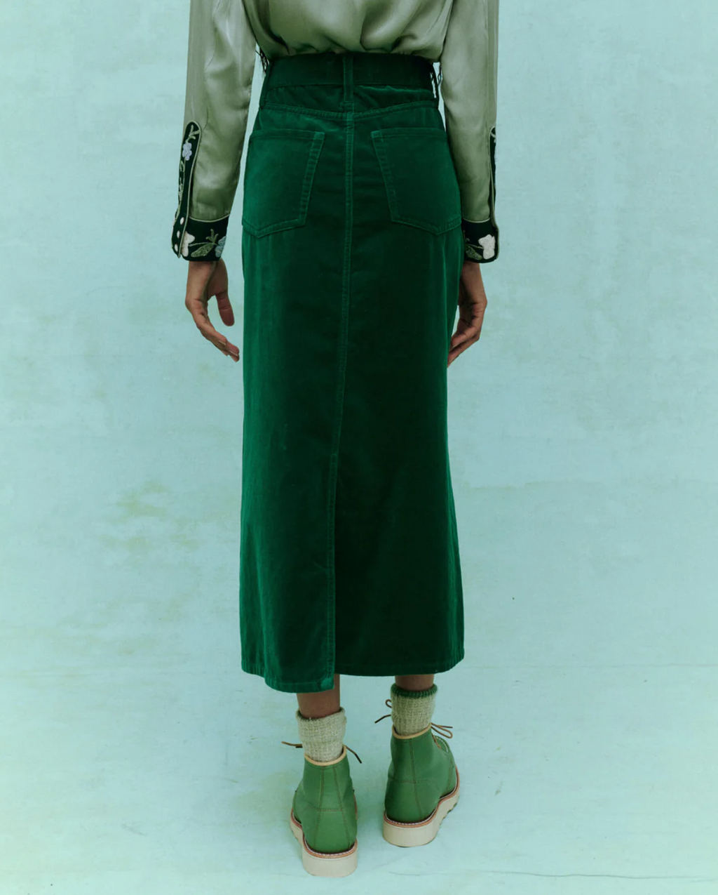 The Great. The Velvet Column Skirt - Emerald Green