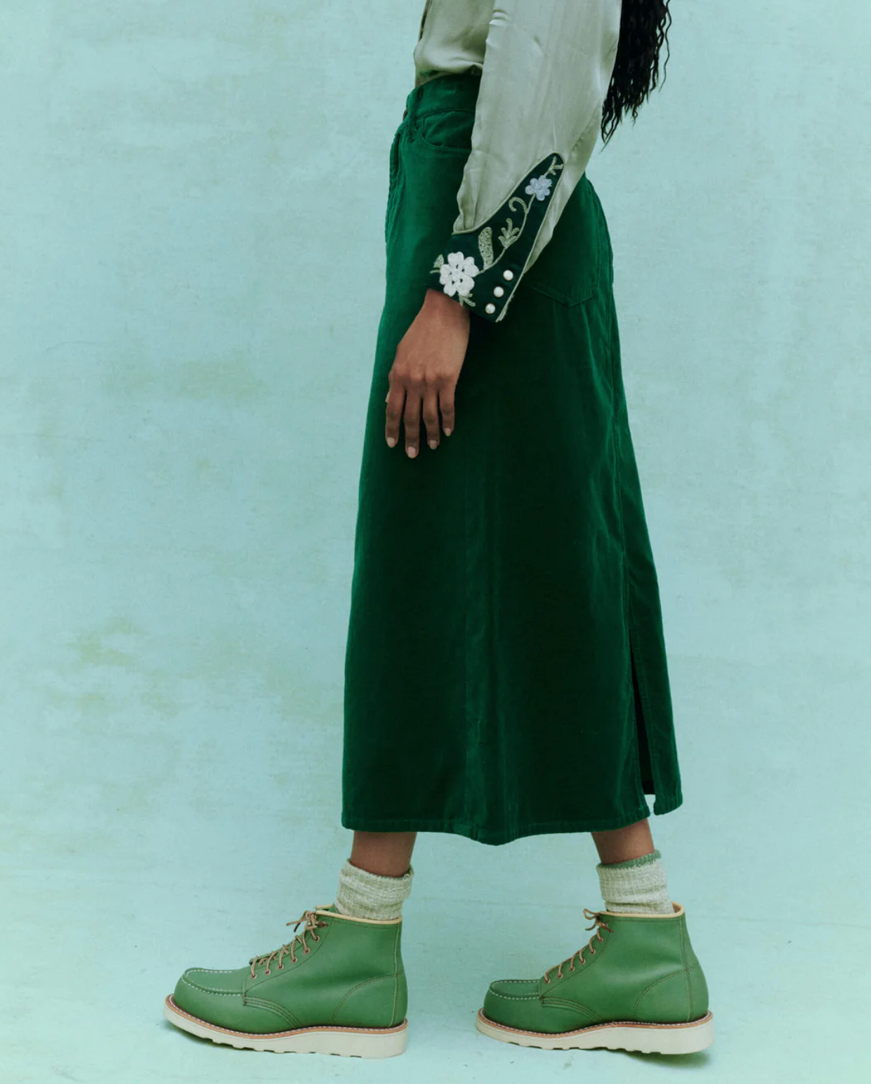 The Great. The Velvet Column Skirt - Emerald Green