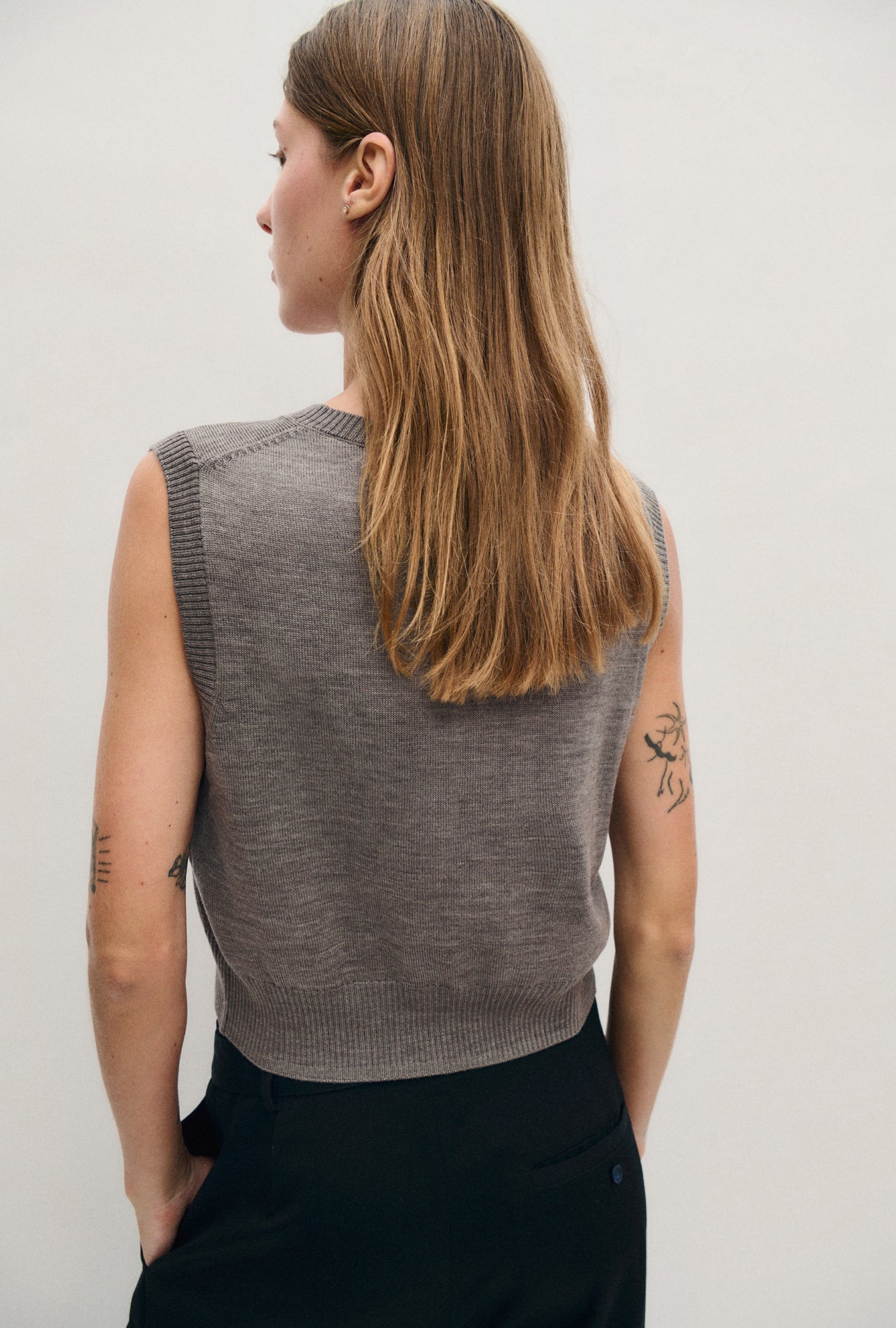 Silk Laundry V-Neck Sweater Vest - Pearl